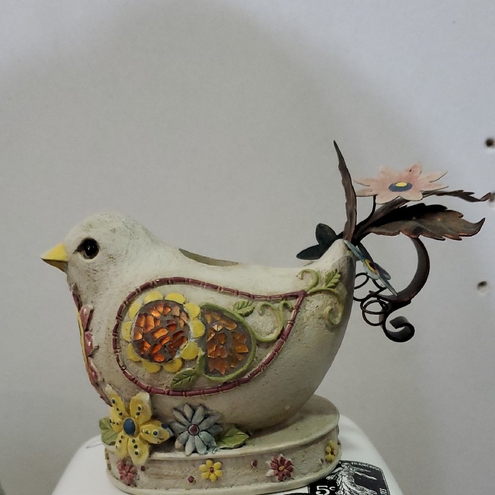 Floral Bird-Shaped Feeder with Colorful Accents